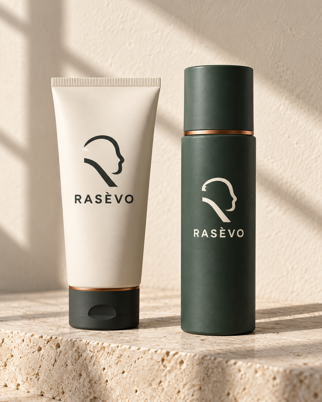 Il tubo chiaro e il flacone verde del concept RASÈVO